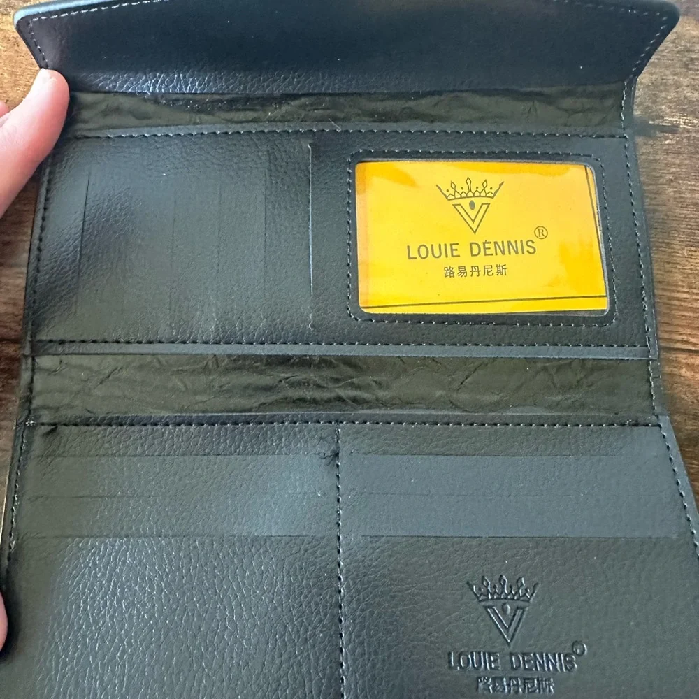 Elegant Black Women’s Crocodile Wallet with Gold Embossed Detail and Swan NWT - Picture 9 of 9